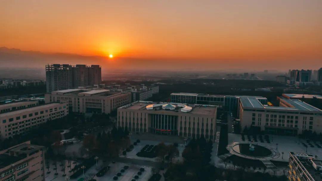 来吧,展示!西安培华学院黑金滤镜大片