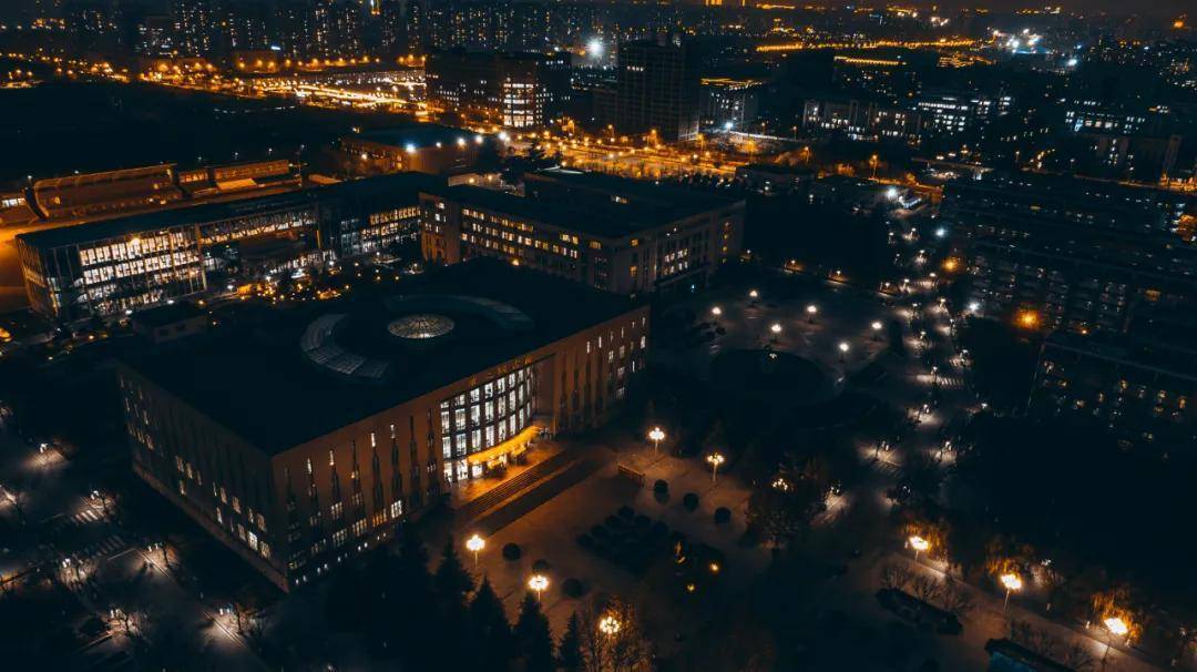 来吧,展示!西安培华学院黑金滤镜大片