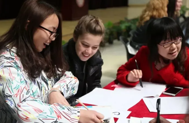 点击图片进入下一页