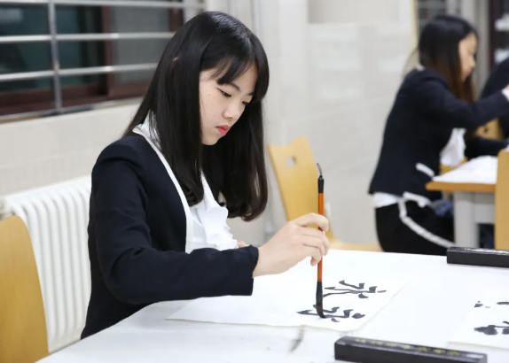 点击图片进入下一页